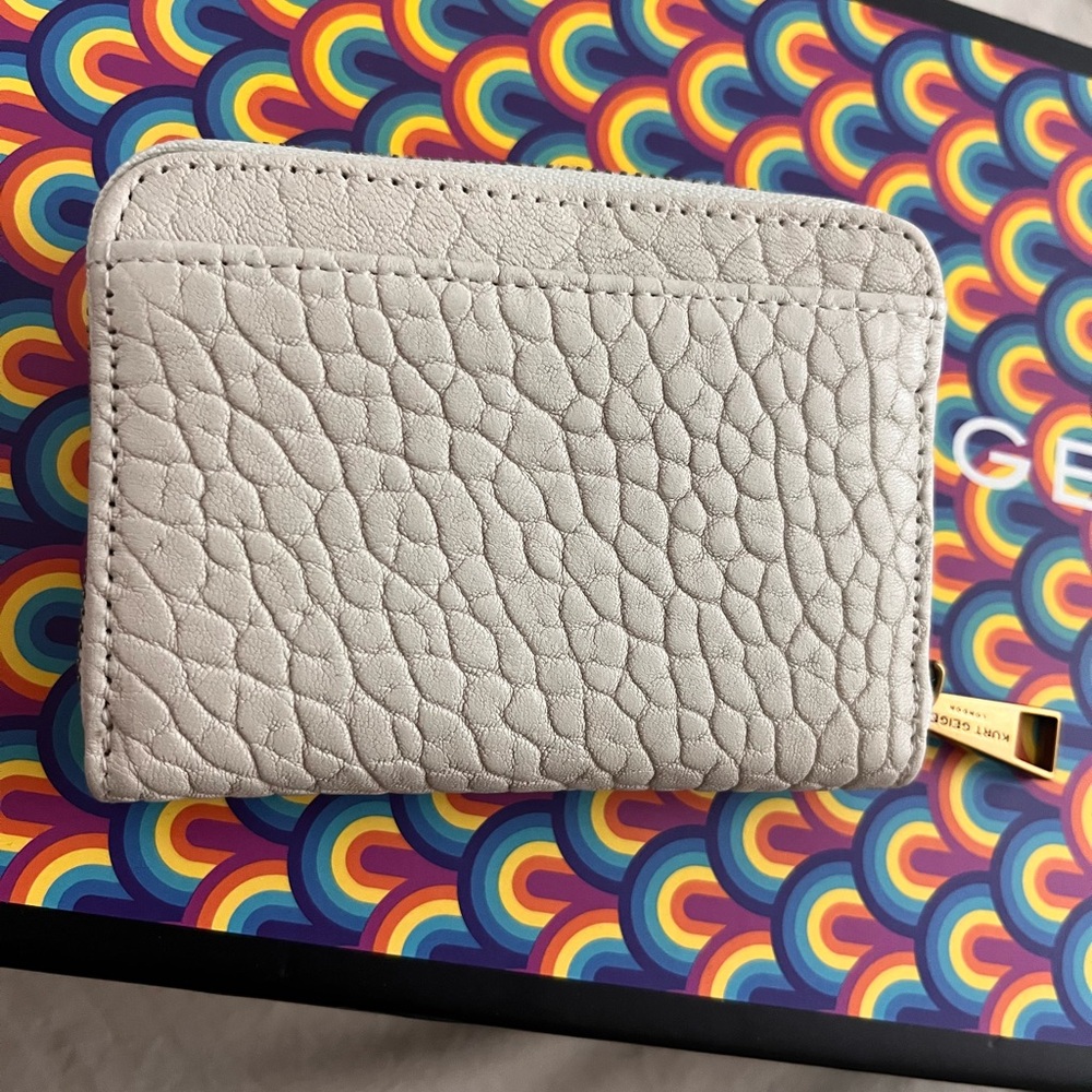 ✨Kurt Geiger White Pebbled Wallet with Gold Detail - Picture 5 of 6